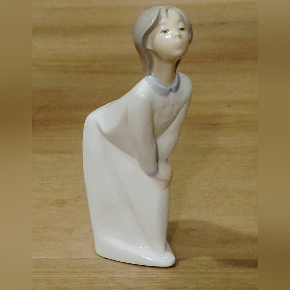 Lladro Kissing Girl Figurine #4873